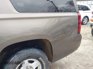 2015 Chevrolet Suburban LT z VIN 1GNSCJKC6FR675585, wystawiony jako IAAI lot #41510570 z przebiegiem 156 818 mil mil oraz . Historia ofert i sprzedaży dostępna na DreamBid. Obrazek 18.