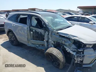 2022 Kia Sorento SX z VIN 5XYRK4LFXNG120480, wystawiony jako IAAI lot #41992301 z przebiegiem 33 551 mil mil oraz . Historia ofert i sprzedaży dostępna na DreamBid. Obrazek 6.