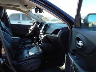 2017 Jeep Cherokee Limited with VIN 1C4PJMDS2HW636670, listed as a IAAI auction lot 41334870 with 122,973 mi miles. Bid and sale history available at carsss.com. Image 5.