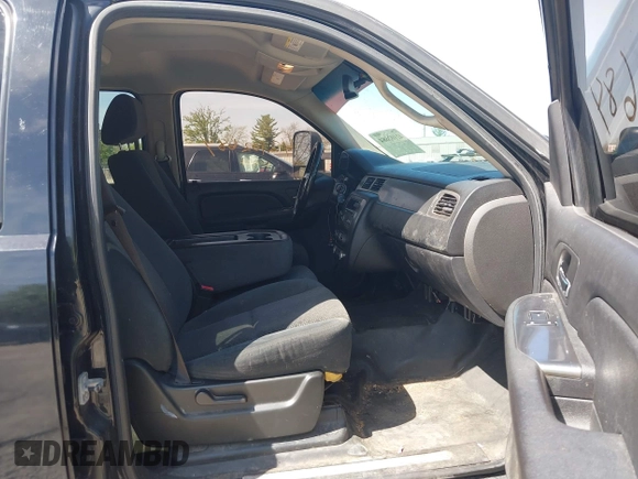 2007 Chevrolet Suburban LT with VIN 3GNGK26K57G270206, listed as a IAAI auction lot 42102684 with 220,759 mi miles and . Bid and sale history available at DreamBid. Image 5.