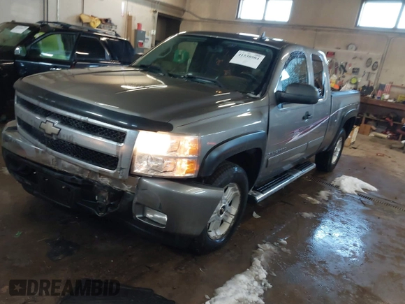 2007 Chevrolet Silverado 1500 1LT with VIN 2GCEK19J671602045, listed as a IAAI auction lot 41538984 with 221,265 mi miles and . Bid and sale history available at DreamBid. Image 2.