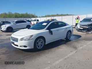 2014 Nissan Maxima SV z VIN 1N4AA5AP6EC914839, wystawiony jako IAAI lot #42084641 z przebiegiem 178 450 mil mil oraz . Historia ofert i sprzedaży dostępna na DreamBid. Obrazek 2.