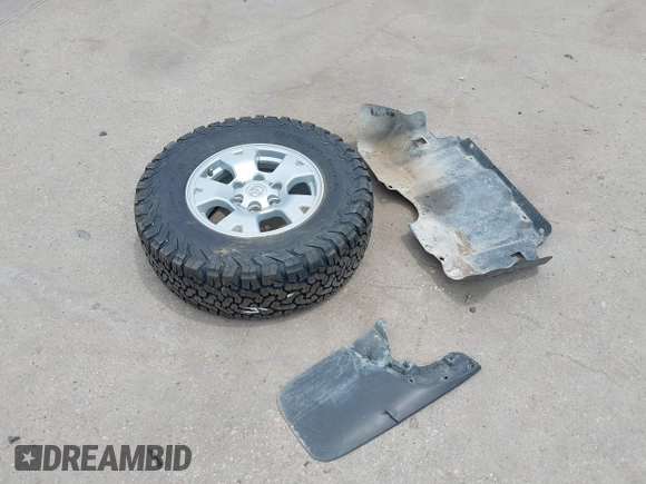 2014 Toyota Tacoma with VIN 3TMLU4EN6EM148851, listed as a IAAI auction lot 42307954 with 71,784 mi miles and . Bid and sale history available at DreamBid. Image 12.