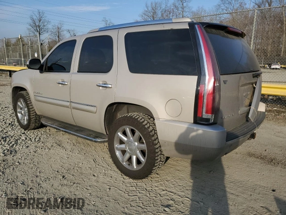 2008 GMC Yukon Denali z VIN 1GKFK63828J227662, wystawiony jako Copart lot #49750375 z przebiegiem 21 720 mil mil oraz Szkody całkowita. Historia ofert i sprzedaży dostępna na DreamBid. Obrazek 2.