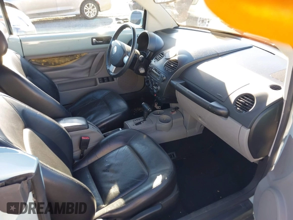 2003 Volkswagen Beetle GLS z VIN 3VWCK21YX3M304572, wystawiony jako IAAI lot #41286079 z przebiegiem 42 450 mil mil oraz . Historia ofert i sprzedaży dostępna na DreamBid. Obrazek 5.
