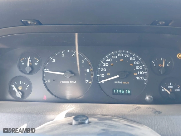 2002 Jeep Grand Cherokee Laredo with VIN 1J4GW48N72C261741, listed as a IAAI auction lot 40972222 with 174,516 mi miles. Bid and sale history available at carsss.com. Image 7.