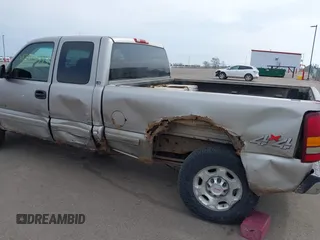 2000 Chevrolet Silverado 2500 LS z VIN 1GCGK29U4YE309544, wystawiony jako IAAI lot #42115349 z przebiegiem 227 652 mil mil oraz . Historia ofert i sprzedaży dostępna na DreamBid. Obrazek 6.