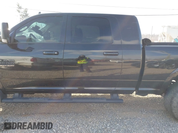 2018 Ram 2500 Laramie with VIN 3C6UR5NL4JG142122, listed as a IAAI auction lot 41638873 with 89,779 mi miles. Bid and sale history available at carsss.com. Image 14.