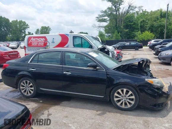 2012 Toyota Avalon z VIN 4T1BK3DB3CU462447, wystawiony jako IAAI lot #42442638 z przebiegiem 195 067 mil mil oraz . Historia ofert i sprzedaży dostępna na DreamBid. Obrazek 13.
