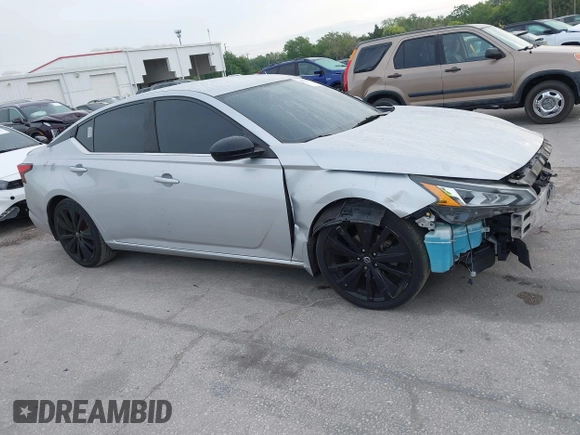 2019 Nissan Altima 2.5 SR with VIN 1N4BL4CV3KN312775, listed as a IAAI auction lot 41875447 with 131,065 mi miles. Bid and sale history available at carsss.com. Image 13.