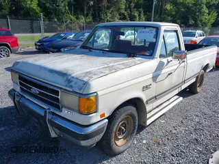1990 Ford F-150 z VIN 1FTDF15N1LNA49113, wystawiony jako IAAI lot #42831924 z przebiegiem 48 253 mil mil oraz . Historia ofert i sprzedaży dostępna na DreamBid. Obrazek 2.