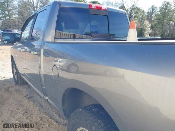 2009 Dodge Ram 1500 SLT with VIN 1D3HB18P49S800667, listed as a IAAI auction lot 41756698 with 267,731 mi miles. Bid and sale history available at carsss.com. Image 3.