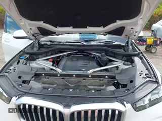 2024 BMW X5 xDrive40i z VIN 5UX23EU07R9S40743, wystawiony jako IAAI lot #40135118 z przebiegiem 303 mil mil oraz . Historia ofert i sprzedaży dostępna na DreamBid. Obrazek 10.