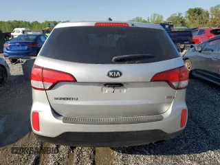 2014 Kia Sorento LX z VIN 5XYKT3A68EG508612, wystawiony jako Copart lot #52142815 z przebiegiem 168 341 mil mil oraz Szkoda całkowita • Salvage title. Historia ofert i sprzedaży dostępna na DreamBid. Obrazek 6.