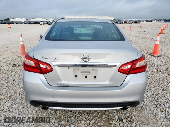 2017 Nissan Altima S z VIN 1N4AL3AP5HN318144, wystawiony jako Copart lot #60001145 z przebiegiem 67 999 mil mil oraz Czysty tytuł • Clean title. Historia ofert i sprzedaży dostępna na DreamBid. Obrazek 6.