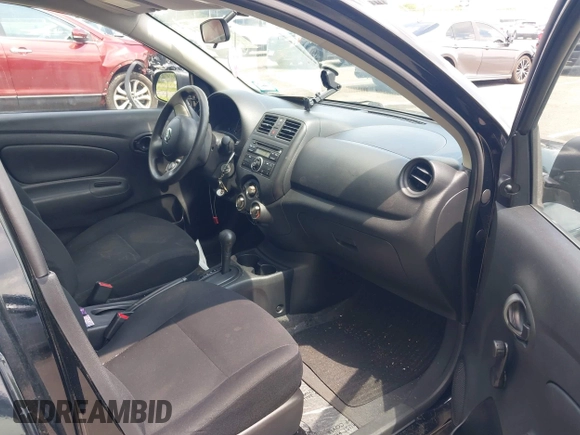2012 Nissan Versa S z VIN 3N1CN7AP7CL942334, wystawiony jako IAAI lot #42744514 z przebiegiem 157 841 mil mil oraz . Historia ofert i sprzedaży dostępna na DreamBid. Obrazek 5.