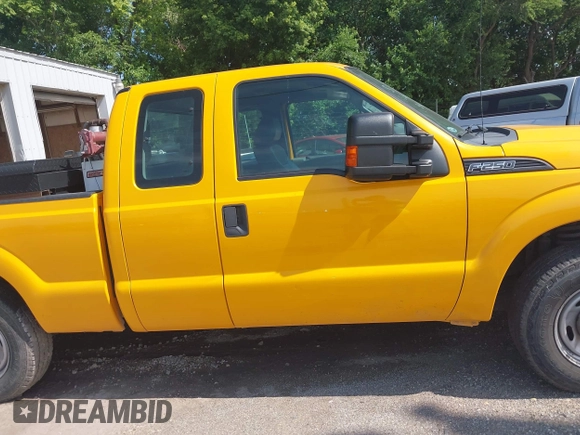 2015 Ford F-250 XLT z VIN 1FT7X2A68FEB98170, wystawiony jako IAAI lot #42524870 z przebiegiem 178 474 mil mil oraz . Historia ofert i sprzedaży dostępna na DreamBid. Obrazek 13.