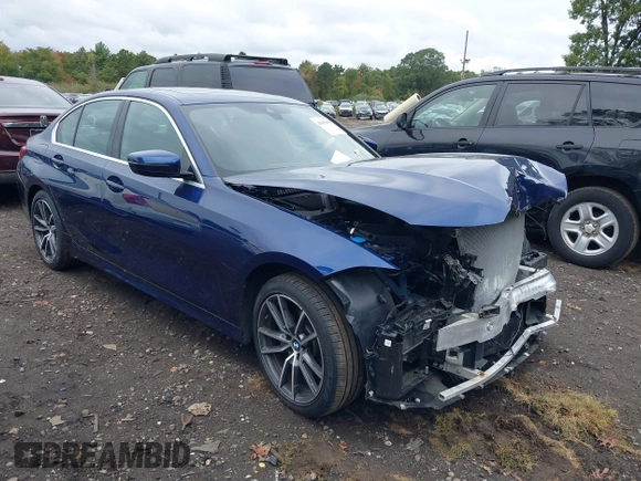 2020 BMW 3 Series 330i xDrive with VIN 3MW5R7J00L8B36008, listed as a IAAI auction lot 40459958 with 32,465 mi miles. Bid and sale history available at carsss.com. Image 1.