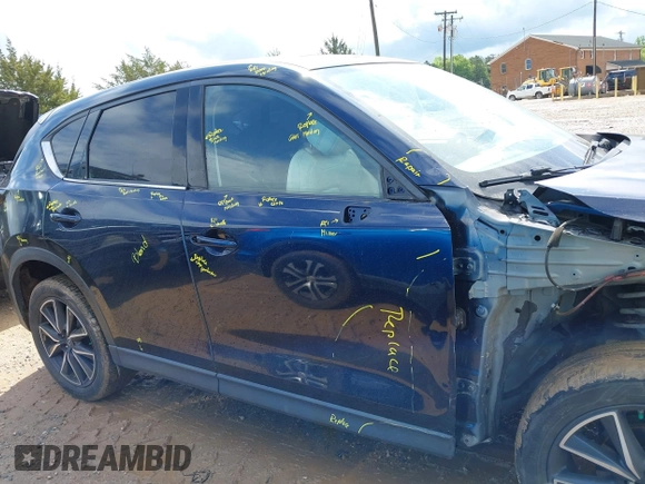 2018 Mazda CX-5 Grand Touring z VIN JM3KFADM8J1406007, wystawiony jako IAAI lot #42008567 z przebiegiem 110 661 mil mil oraz . Historia ofert i sprzedaży dostępna na DreamBid. Obrazek 13.