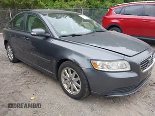 2009 Volvo S40 2.4L с VIN YV1MS382092458782, выставлен на аукционе IAAI как лот 42292466 с пробегом 136 917 миль миль и . История ставок и продаж доступна на DreamBid. Изображение 1.