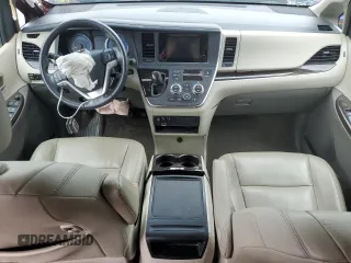 2017 Toyota Sienna XLE Auto Access Seat with VIN 5TDYZ3DC7HS891072, listed as a Copart auction lot 61480035 with 121,226 mi miles and Salvage title. Bid and sale history available at DreamBid. Image 8.