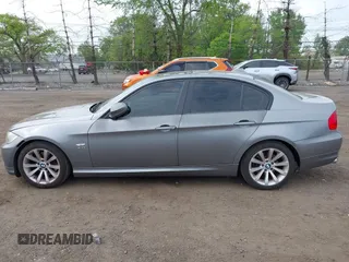 2009 BMW 3 Series 328i xDrive z VIN WBAPK535X9A646048, wystawiony jako IAAI lot #42162157 z przebiegiem 154 514 mil mil oraz . Historia ofert i sprzedaży dostępna na DreamBid. Obrazek 14.