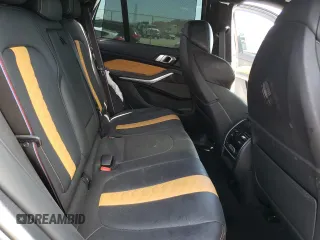 2022 BMW X5 M z VIN 5YMJU0C09N9L15281, wystawiony jako Copart lot #53771493 z przebiegiem Nie podano mil oraz . Historia ofert i sprzedaży dostępna na DreamBid. Obrazek 10.
