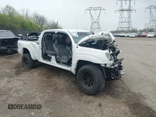 2013 Toyota Tacoma z VIN 5TFMU4FN9DX019465, wystawiony jako IAAI lot #42010194 z przebiegiem 115 812 mil mil oraz . Historia ofert i sprzedaży dostępna na DreamBid. Obrazek 1.