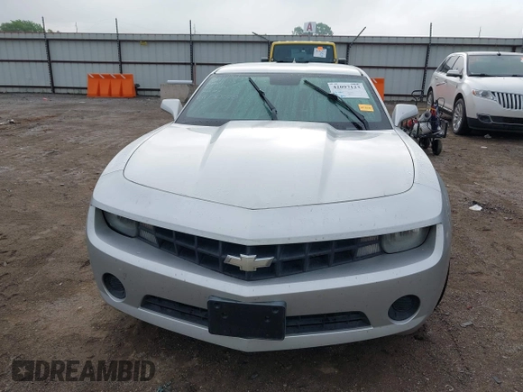 2011 Chevrolet Camaro 2LS z VIN 2G1FA1ED4B9130020, wystawiony jako IAAI lot #42097123 z przebiegiem 91 285 mil mil oraz . Historia ofert i sprzedaży dostępna na DreamBid. Obrazek 12.