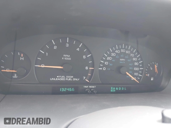 1998 Chrysler Town & Country LXi with VIN 1C4GP64L8WB589426, listed as a IAAI auction lot 41535344 with 132,466 mi miles. Bid and sale history available at carsss.com. Image 7.