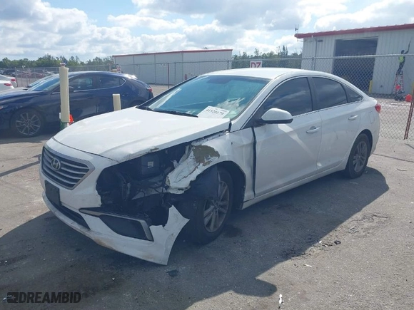 2016 Hyundai Sonata 2.4L SE with VIN 5NPE24AFXGH270571, listed as a IAAI auction lot 41520179 with 186,005 mi miles. Bid and sale history available at carsss.com. Image 2.