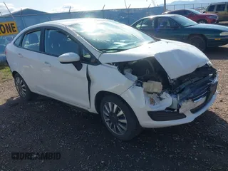 2018 Ford Fiesta S z VIN 3FADP4AJ2JM136775, wystawiony jako IAAI lot #42136725 z przebiegiem 47 072 mil mil oraz . Historia ofert i sprzedaży dostępna na DreamBid. Obrazek 1.