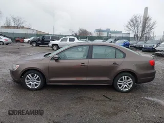 2011 Volkswagen Jetta Sedan SE w/Convenience & Sunroof PZEV with VIN 3VWDZ7AJ6BM374004, listed as a IAAI auction lot 41859636 with 236,113 mi miles. Bid and sale history available at carsss.com. Image 14.