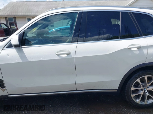 2024 BMW X5 xDrive40i with VIN 5UX23EU00R9V34355, listed as a IAAI auction lot 42135650 with 25,098 mi miles and . Bid and sale history available at DreamBid. Image 14.