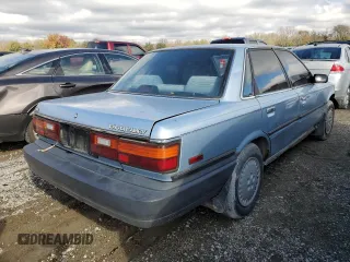 1990 Toyota Camry DLX z VIN 4T1SV21E8LU165609, wystawiony jako Copart lot #79314534 z przebiegiem 153 006 mil mil oraz Szkoda całkowita • Salvage title. Historia ofert i sprzedaży dostępna na DreamBid. Obrazek 3.
