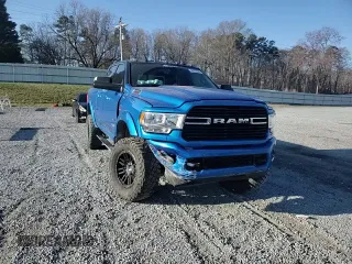 2021 Ram 2500 Big Horn z VIN 3C6UR5DL2MG643385, wystawiony jako Copart lot #48522665 z przebiegiem 46 479 mil mil oraz Szkoda całkowita • Salvage title. Historia ofert i sprzedaży dostępna na DreamBid. Obrazek 10.