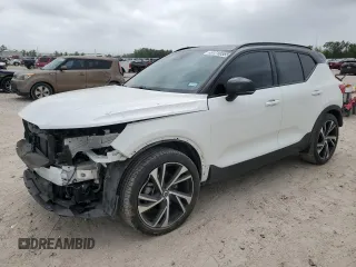 2021 Volvo XC40 R-Design z VIN YV4AC2HM8M2414648, wystawiony jako Copart lot #51710565 z przebiegiem 42 076 mil mil oraz Szkoda całkowita • Salvage title. Historia ofert i sprzedaży dostępna na DreamBid. Obrazek 1.