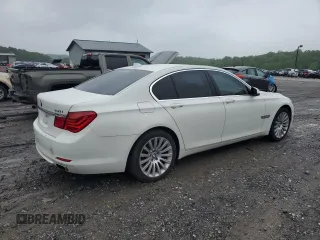 2012 BMW 7 Series 750i z VIN WBAKA8C51CCY37495, wystawiony jako Copart lot #56914295 z przebiegiem 126 697 mil mil oraz Tytuł czysty. Historia ofert i sprzedaży dostępna na DreamBid. Obrazek 3.