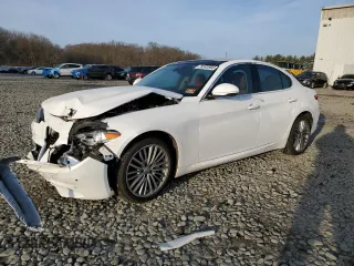 2017 Alfa Romeo Giulia Ti with VIN ZARFAEENXH7538089, listed as a Copart auction lot 39993883 with 27,313 mi miles. Bid and sale history available at carsss.com. Image 1.