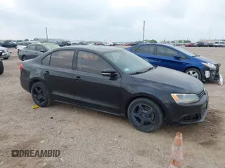 2011 Volkswagen Jetta Sedan SE w/Convenience & Sunroof PZEV with VIN 3VWDZ7AJ2BM359094, listed as a IAAI auction lot 42067719 with 165,720 mi miles. Bid and sale history available at carsss.com. Image 1.