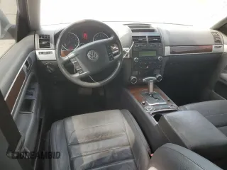 2008 Volkswagen Touareg V6 z VIN WVGBE77L98D003580, wystawiony jako Copart lot #52444235 z przebiegiem 150 876 mil mil oraz Szkoda całkowita • Salvage title. Historia ofert i sprzedaży dostępna na DreamBid. Obrazek 8.