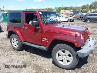 2010 Jeep Wrangler Sahara z VIN 1J4GA5D16AL227053, wystawiony jako IAAI lot #42219421 z przebiegiem 67 174 mil mil oraz . Historia ofert i sprzedaży dostępna na DreamBid. Obrazek 1.