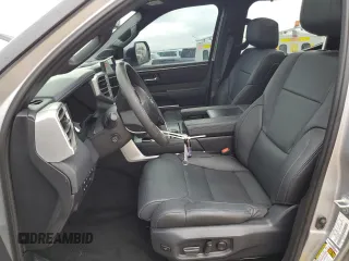 2024 Toyota Tundra Platinum Hybrid z VIN 5TFNC5EC1RX004561, wystawiony jako Copart lot #51779355 z przebiegiem 11 255 mil mil oraz Szkoda całkowita • Salvage title. Historia ofert i sprzedaży dostępna na DreamBid. Obrazek 7.