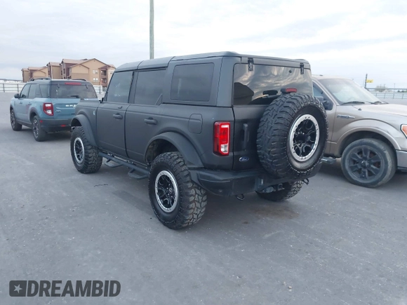 2021 Ford Bronco z VIN 1FMEE5DH0MLA77066, wystawiony jako IAAI lot #41889270 z przebiegiem 62 610 mil mil oraz . Historia ofert i sprzedaży dostępna na DreamBid. Obrazek 3.