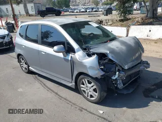 2007 Honda Fit Sport z VIN JHMGD38607S047328, wystawiony jako IAAI lot #42214471 z przebiegiem 141 077 mil mil oraz . Historia ofert i sprzedaży dostępna na DreamBid. Obrazek 1.