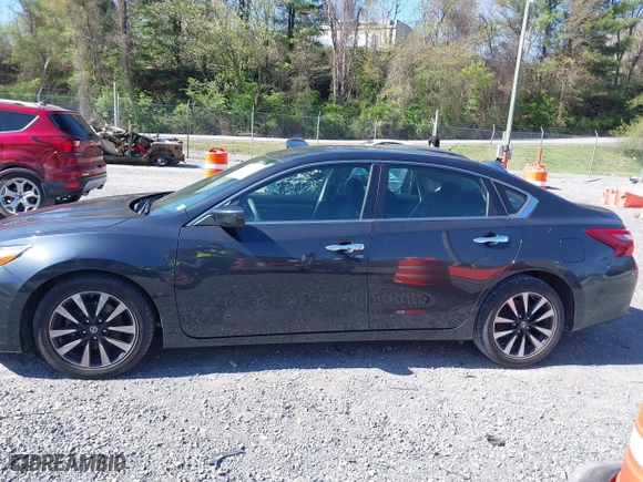 2018 Nissan Altima 2.5 SR with VIN 1N4AL3AP8JC179774, listed as a IAAI auction lot 41933926 with 131,506 mi miles. Bid and sale history available at carsss.com. Image 14.