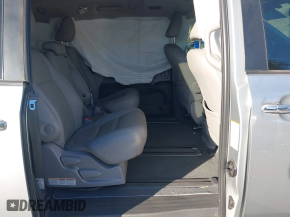 2020 Toyota Sienna XLE Auto Access Seat with VIN 5TDYZ3DC0LS049229, listed as a IAAI auction lot 41635807 with 102,674 mi miles. Bid and sale history available at carsss.com. Image 8.
