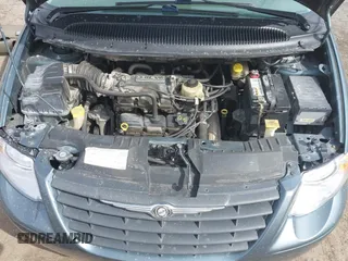 2005 Chrysler Town & Country Touring with VIN 2C4GP54LX5R202644, listed as a IAAI auction lot 41864996 with 161,645 mi miles. Bid and sale history available at carsss.com. Image 10.