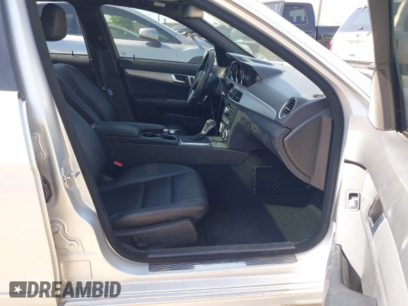 2013 Mercedes-Benz C 300 Sport с VIN WDDGF8AB2DR289465, выставлен на аукционе IAAI как лот 42211273 с пробегом 124 674 миль миль и . История ставок и продаж доступна на DreamBid. Изображение 5.