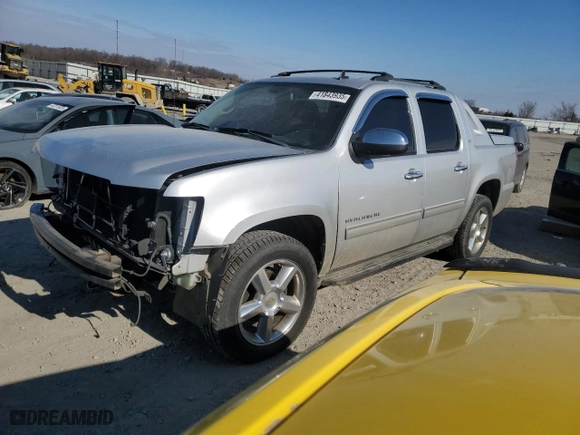 2012 Chevrolet Avalanche LT with VIN 3GNTKFE71CG150951, listed as a Copart auction lot 41843935 with 147,356 mi miles and Salvage Title. Bid and sale history available at carsss.com. Image 1.